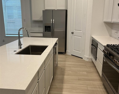 2619 Grove Crest Drive - Photo Thumbnail 9