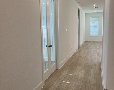 2619 Grove Crest Drive - Photo Thumbnail 3
