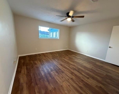 4808 Fairmoor Street - Photo Thumbnail 11
