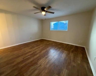4808 Fairmoor Street - Photo Thumbnail 12