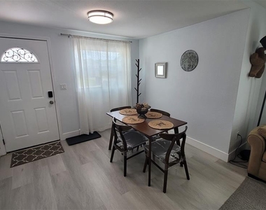 3810 N 45 Th Av - Photo Thumbnail 1