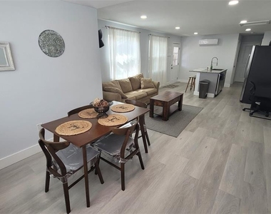 3810 N 45 Th Av - Photo Thumbnail 2