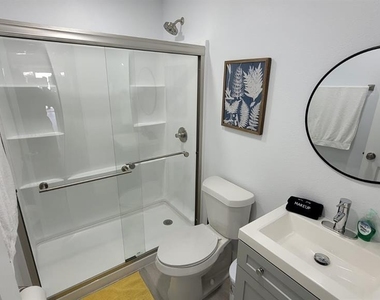 3810 N 45 Th Av - Photo Thumbnail 7