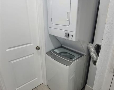 3810 N 45 Th Av - Photo Thumbnail 6