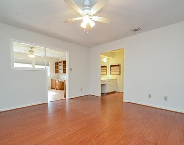 15815 Boulder Oaks Drive - Photo Thumbnail 10