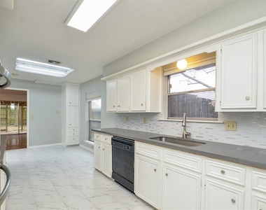 15815 Boulder Oaks Drive - Photo Thumbnail 14