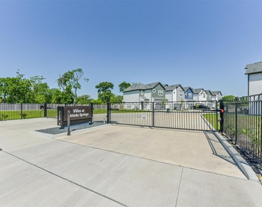 13151 Perennial Springs Drive - Photo Thumbnail 11