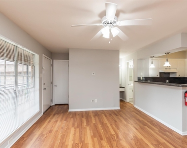 425 Emerson Street - Photo Thumbnail 5