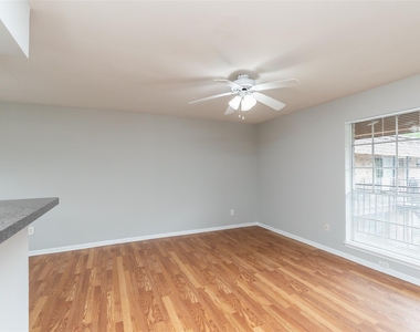 425 Emerson Street - Photo Thumbnail 9
