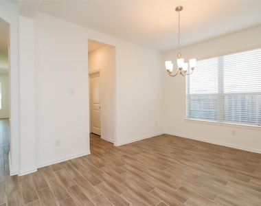 15122 Arlington Park Avenue - Photo Thumbnail 5