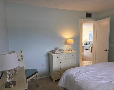 4650 Cove Circle - Photo Thumbnail 22