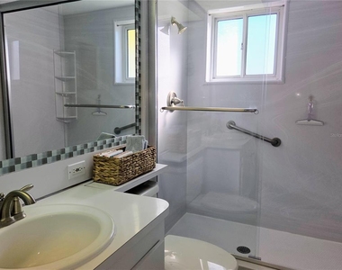 4650 Cove Circle - Photo Thumbnail 23