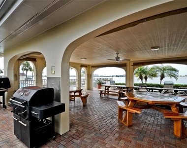 4650 Cove Circle - Photo Thumbnail 34