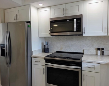 4650 Cove Circle - Photo Thumbnail 8