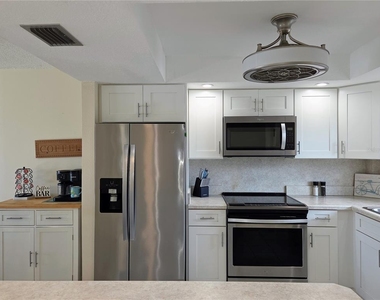 4650 Cove Circle - Photo Thumbnail 9