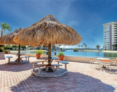 4650 Cove Circle - Photo Thumbnail 33