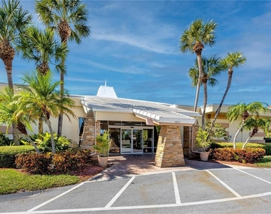 4650 Cove Circle - Photo Thumbnail 27