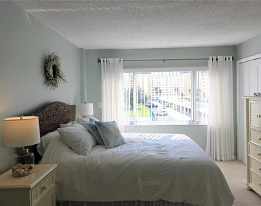 4650 Cove Circle - Photo Thumbnail 15