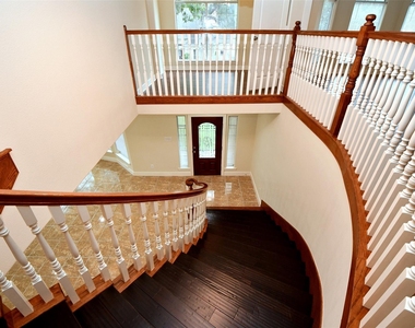 5211 Holly View - Photo Thumbnail 6