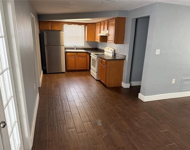 10010 Regency Park Boulevard - Photo Thumbnail 3
