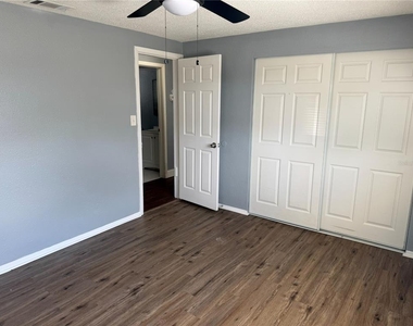10010 Regency Park Boulevard - Photo Thumbnail 8