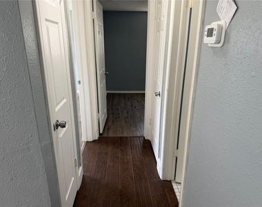 10010 Regency Park Boulevard - Photo Thumbnail 6