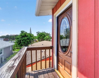 437 43rd Ave N - Photo Thumbnail 1
