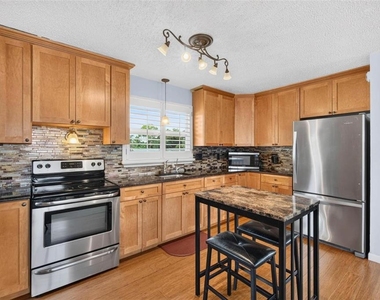 437 43rd Ave N - Photo Thumbnail 3
