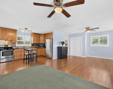 437 43rd Ave N - Photo Thumbnail 10
