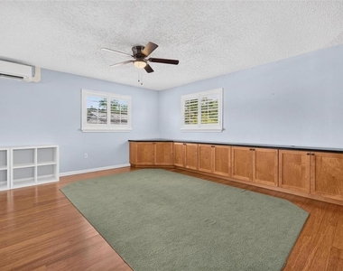 437 43rd Ave N - Photo Thumbnail 6