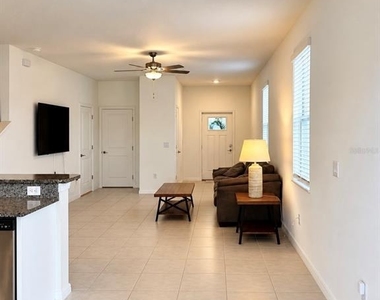 8212 Crescent Oaks Drive - Photo Thumbnail 5