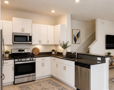 8212 Crescent Oaks Drive - Photo Thumbnail 8