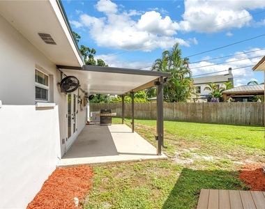 1230 Kenwood Avenue N - Photo Thumbnail 7