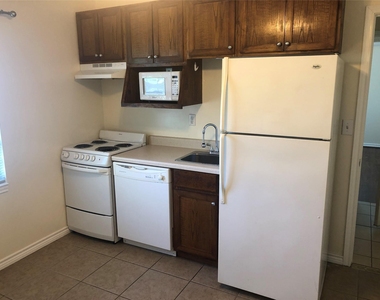 914 E 25th Street - Photo Thumbnail 2