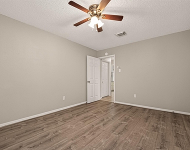 5735 Hoover Street - Photo Thumbnail 15