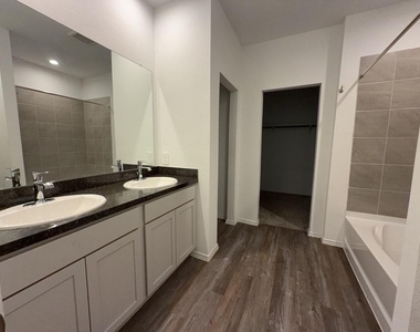 5619 Vintage Oakmont Drive - Photo Thumbnail 12