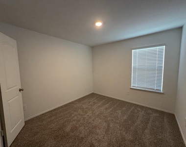 5619 Vintage Oakmont Drive - Photo Thumbnail 19