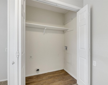1508 Broadmoor Drive - Photo Thumbnail 4