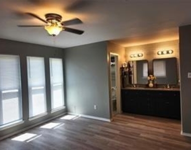7426 Daylight Lane - Photo Thumbnail 6
