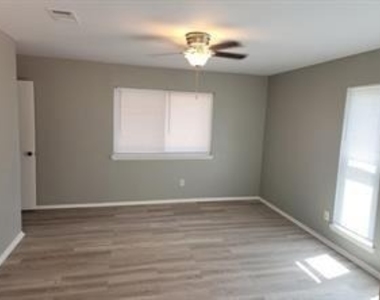 7426 Daylight Lane - Photo Thumbnail 4