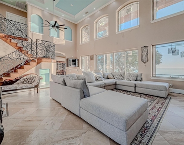 2011 Crescent Drive - Photo Thumbnail 2