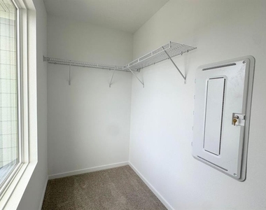 2408 Bevel Lane - Photo Thumbnail 6