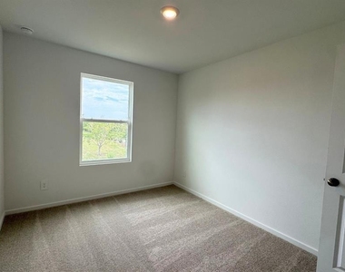 2408 Bevel Lane - Photo Thumbnail 11