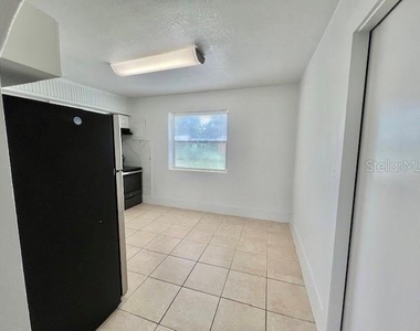 1055 Mitchell St - Photo Thumbnail 5