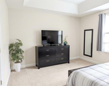 8151 Roseville Boulevard - Photo Thumbnail 10