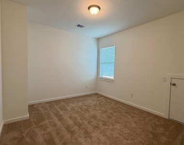 5053 Marcasca Drive - Photo Thumbnail 22