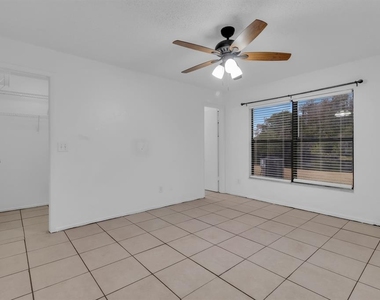 2432 King Oak Court - Photo Thumbnail 10