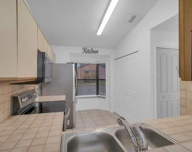 2432 King Oak Court - Photo Thumbnail 16
