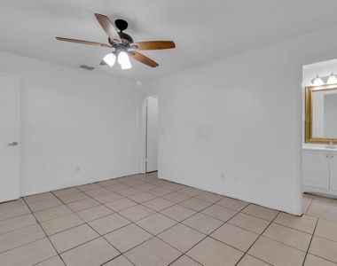 2432 King Oak Court - Photo Thumbnail 31