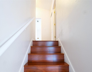 4381 Creekside Boulevard - Photo Thumbnail 5